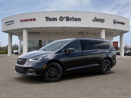 Diamond Black 2026 Chrysler Pacifica Limited
