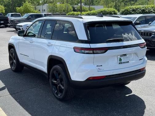 Bright White Clearcoat 2025 Jeep Grand Cherokee Limited
