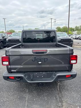Granite Crystal Clearcoat Metallic 2023 Jeep Gladiator Sport