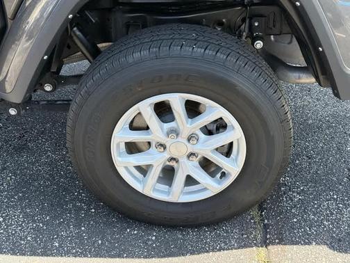 Granite Crystal Clearcoat Metallic 2023 Jeep Gladiator Sport