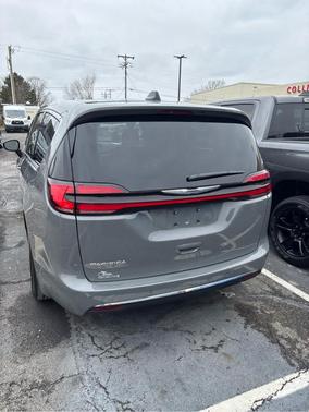 2024 Chrysler Pacifica Touring-L