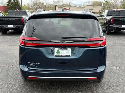 2022 Chrysler Pacifica Touring-L