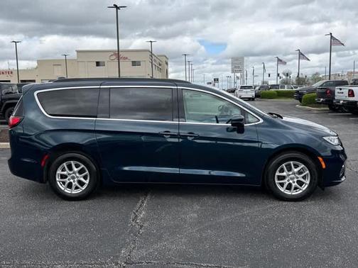 2022 Chrysler Pacifica Touring-L