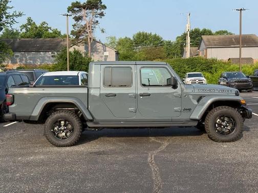 2025 Jeep Gladiator Sport