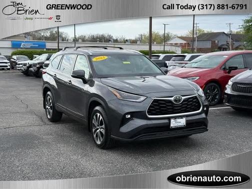 Magnetic Gray Metallic 2021 Toyota Highlander XLE