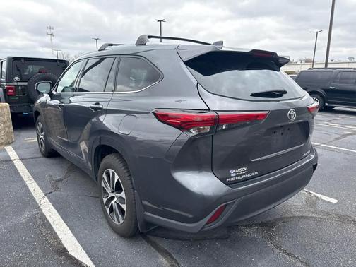 Magnetic Gray Metallic 2021 Toyota Highlander XLE