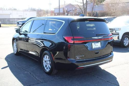 2023 Chrysler Pacifica Touring-L