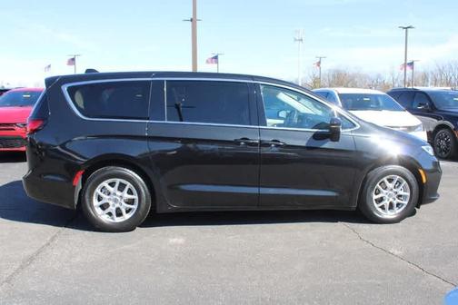 2023 Chrysler Pacifica Touring-L