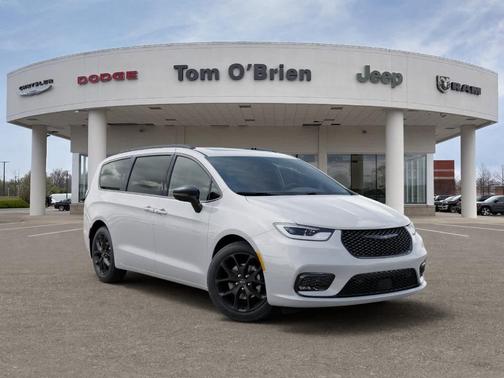 Bright White Clearcoat 2026 Chrysler Pacifica Limited