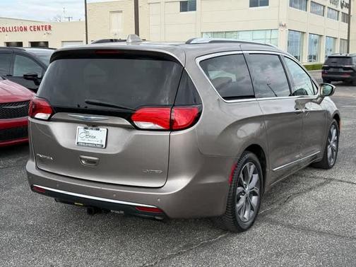 Molten Silver 2017 Chrysler Pacifica Limited