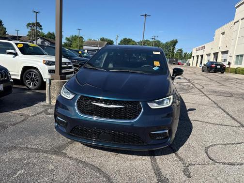 Fathom Blue Pearlcoat 2025 Chrysler Pacifica Select