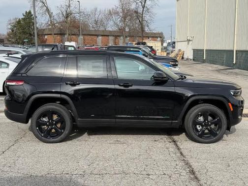 2025 Jeep Grand Cherokee Laredo