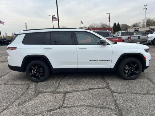 2023 Jeep Grand Cherokee L Laredo