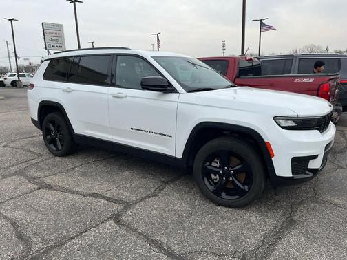 2023 Jeep Grand Cherokee L Laredo