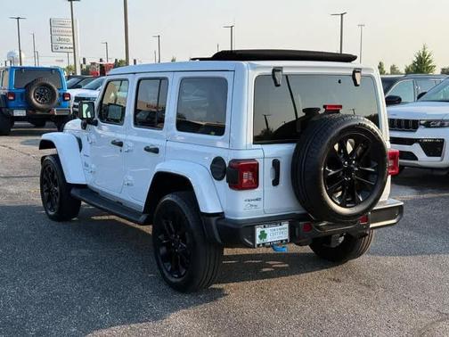 Bright White Clearcoat 2024 Jeep Wrangler 4xe Sahara