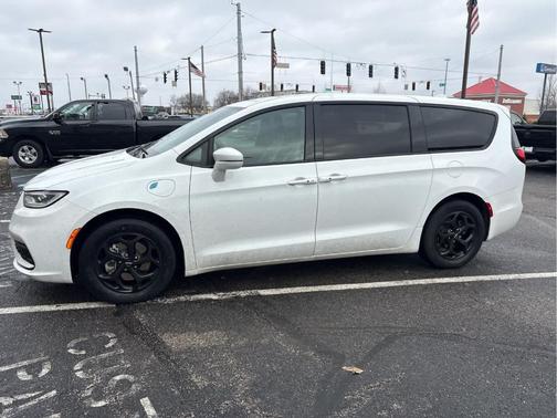 2022 Chrysler Pacifica Hybrid Touring L