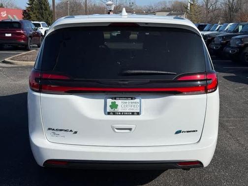 2022 Chrysler Pacifica Hybrid Touring L