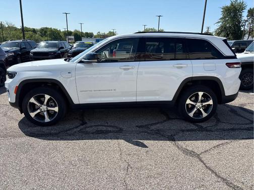 Bright White Clearcoat 2022 Jeep Grand Cherokee 4xe Base