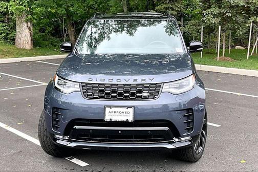 Blue Metallic 2025 Land Rover Discovery Dynamic SE