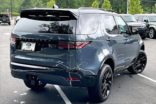 Blue Metallic 2025 Land Rover Discovery Dynamic SE