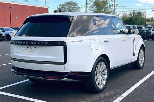 Fuji White 2024 Land Rover Range Rover P400 SE