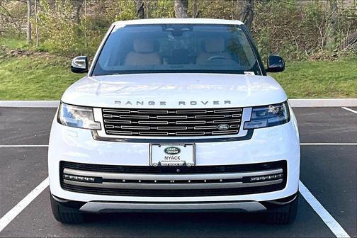 Fuji White 2024 Land Rover Range Rover P400 SE