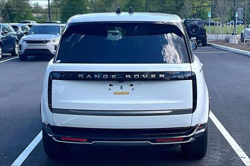 Fuji White 2024 Land Rover Range Rover P400 SE
