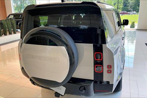 Borasco Grey Metallic 2026 Land Rover Defender P400 X-Dynamic SE