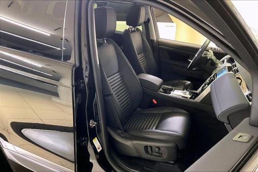 Santorini Black Metallic 2023 Land Rover Discovery Sport S