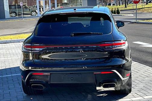 2023 Porsche Macan Base
