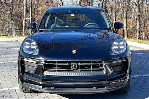 2023 Porsche Macan Base