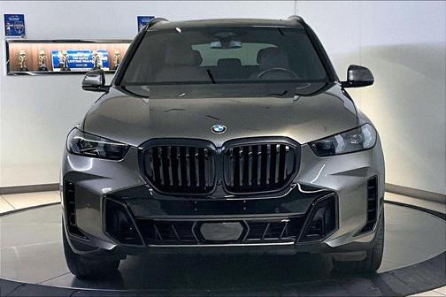 Manhattan Green Metallic 2025 BMW X5 xDrive40i