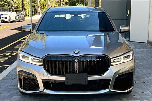 2022 BMW 740 i xDrive