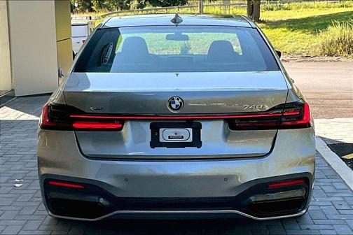 2022 BMW 740 i xDrive
