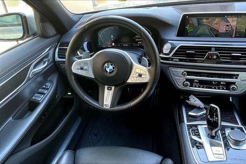 2022 BMW 740 i xDrive