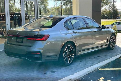 2022 BMW 740 i xDrive