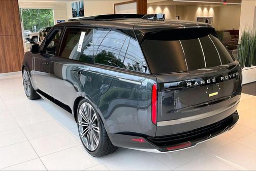 Carpathian Grey Premium Metallic 2026 Land Rover Range Rover P530 SE 7 Seat