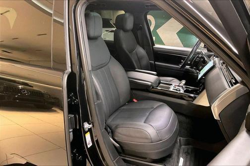 Santorini Black Metallic 2023 Land Rover Range Rover P400 SE