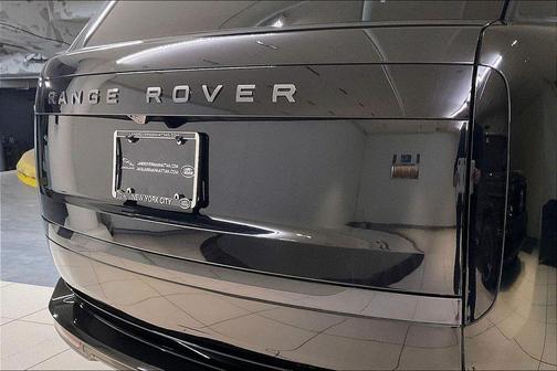 Santorini Black Metallic 2023 Land Rover Range Rover P400 SE