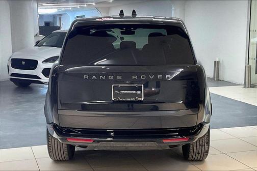 Santorini Black Metallic 2023 Land Rover Range Rover P400 SE