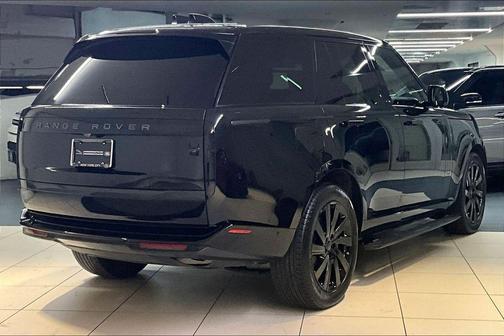 Santorini Black Metallic 2023 Land Rover Range Rover P400 SE