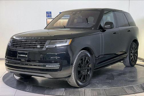 Santorini Black Metallic 2023 Land Rover Range Rover P400 SE