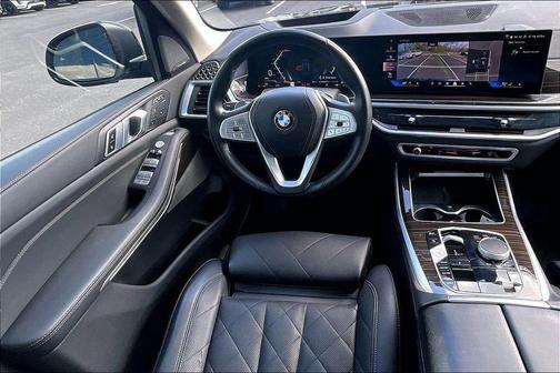 Black Sapphire Metallic 2025 BMW X7 xDrive40i