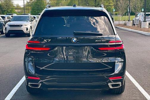 Black Sapphire Metallic 2025 BMW X7 xDrive40i