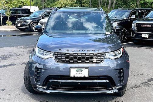 Varesine Blue Metallic 2025 Land Rover Discovery P300 Dynamic SE
