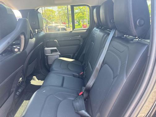 Santorini Black Metallic 2024 Land Rover Defender 130 P400 S