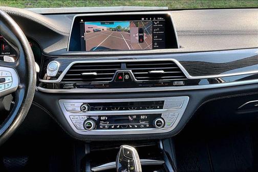 Black Sapphire Metallic 2022 BMW 740 i
