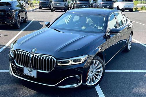 Black Sapphire Metallic 2022 BMW 740 i