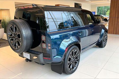 Sargasso Blue Premium Metallic 2026 Land Rover Defender P635 OCTA