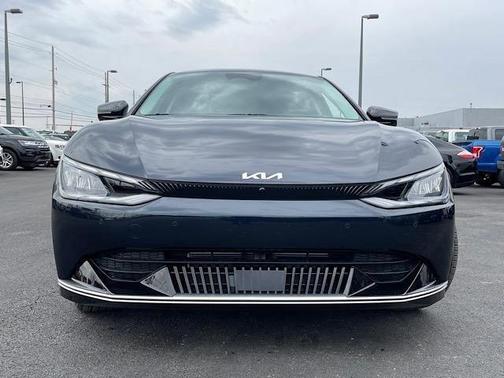 Photo 2 of 43 of 2022 Kia EV6 Wind